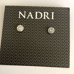 Nadri dainty stud